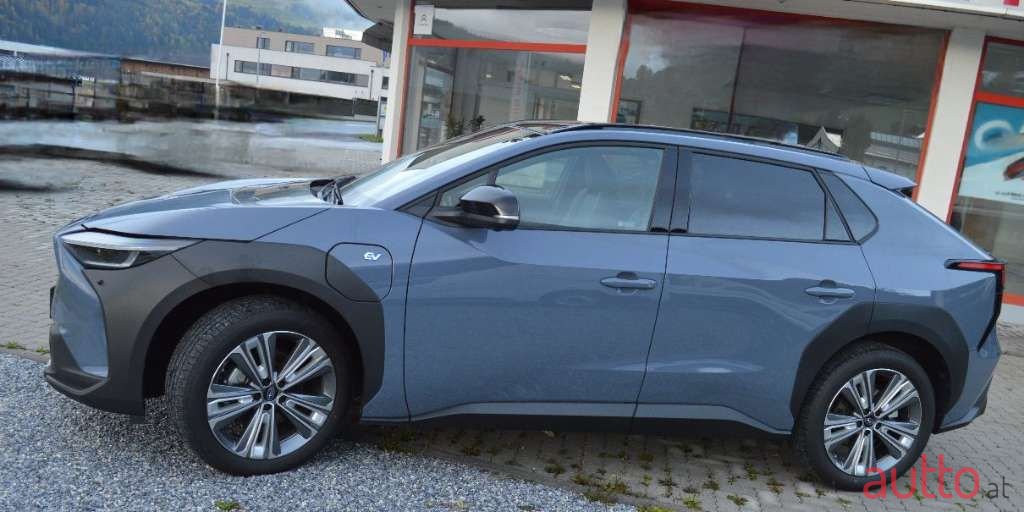 2022' Subaru Solterra photo #2