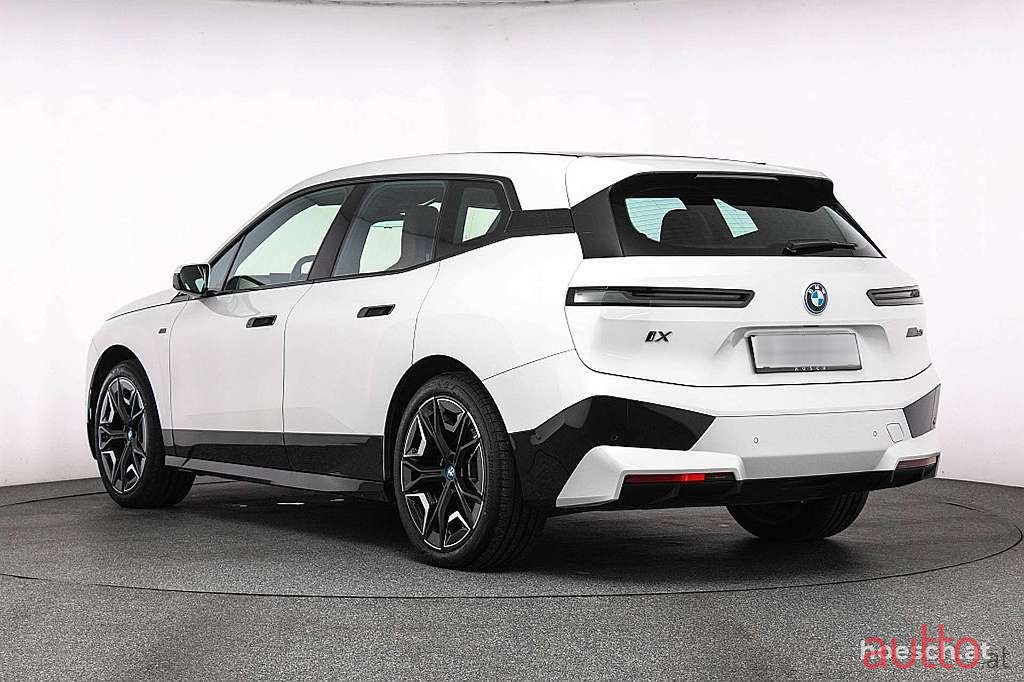 2023' BMW iX photo #5