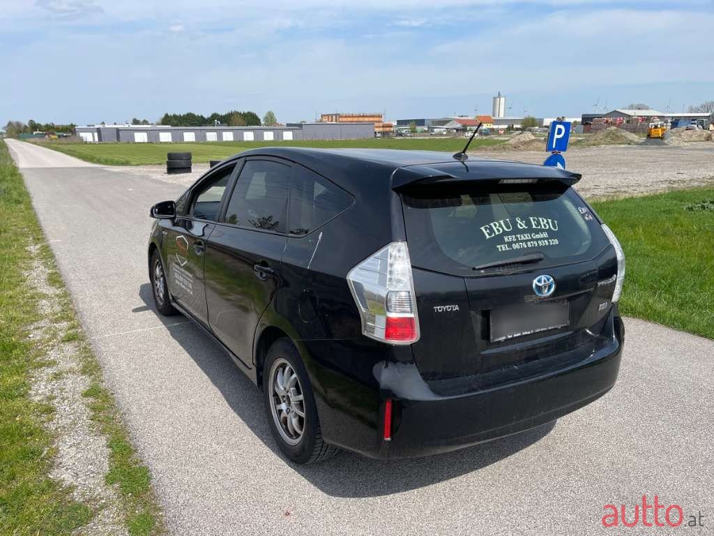 2013' Toyota Prius photo #4