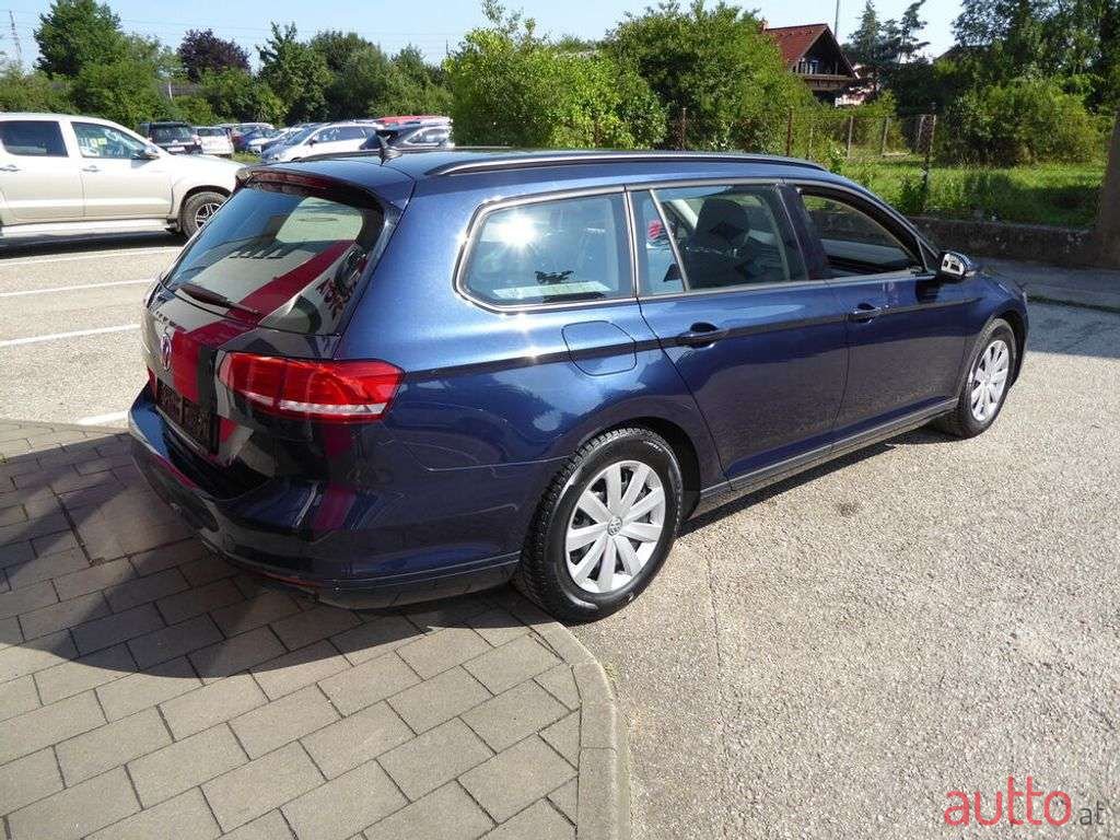 2017' Volkswagen Passat photo #5