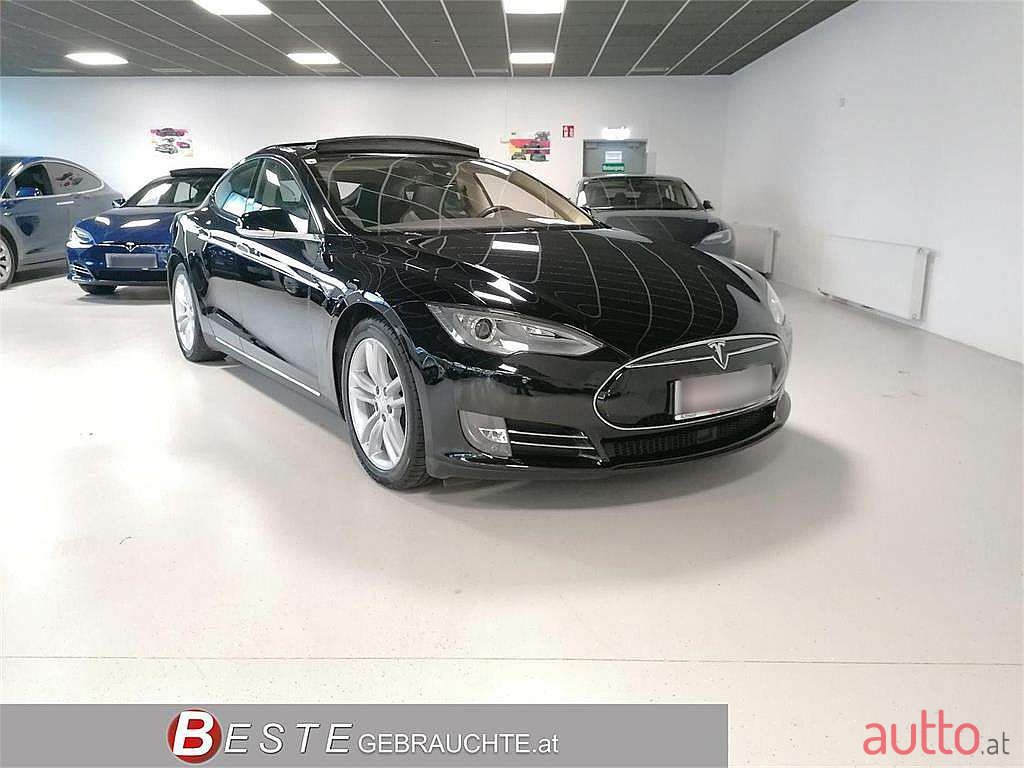 2015' Tesla Model S photo #2