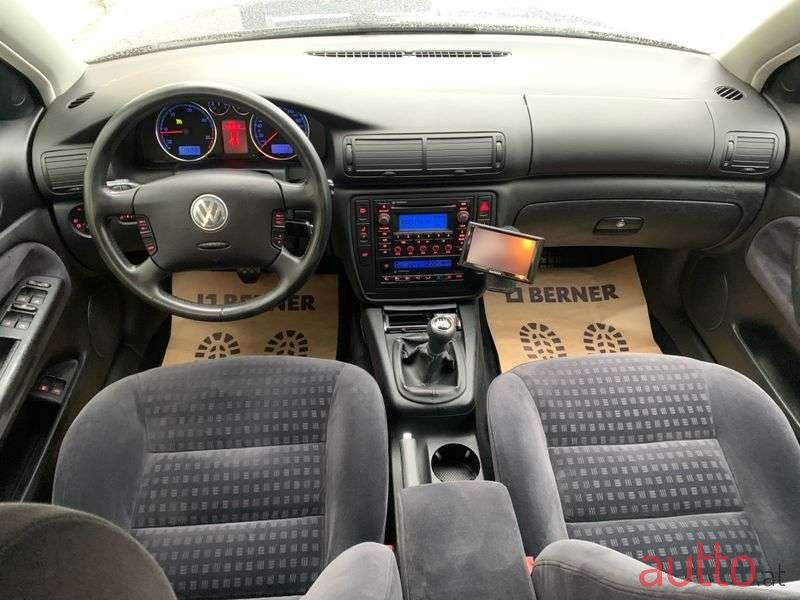 2003' Volkswagen Passat photo #4