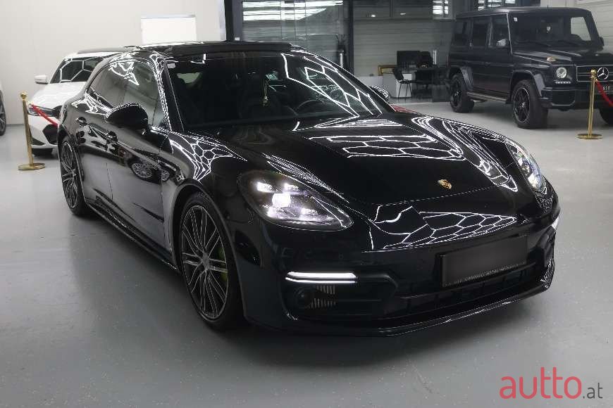 2018' Porsche Panamera photo #1