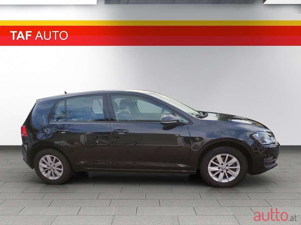 2017' Volkswagen Golf photo #6