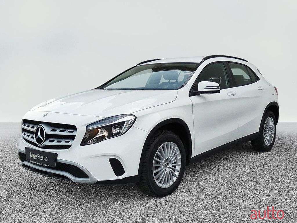 2018' Mercedes-Benz Gla-Klasse photo #1