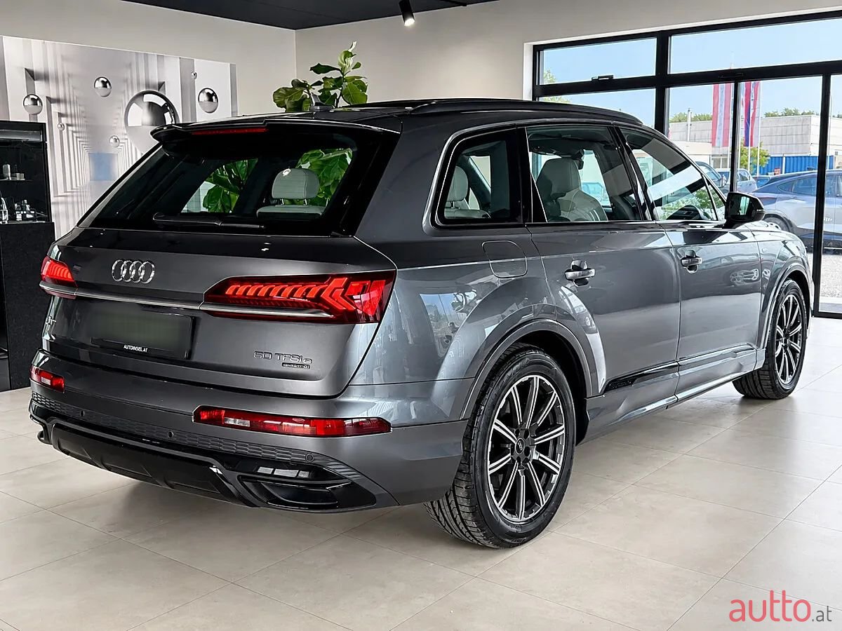 2021' Audi Q7 photo #4
