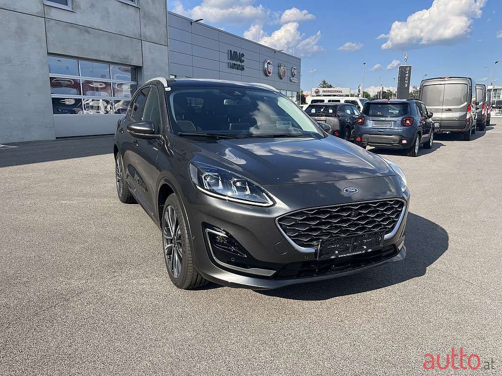 2023' Ford Kuga photo #2