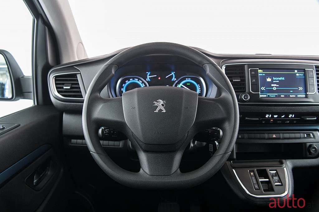 2020' Peugeot Traveller photo #5