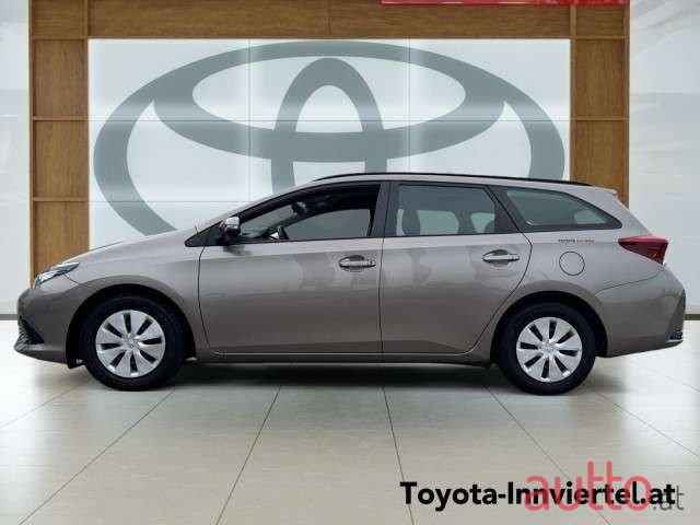 2016' Toyota Auris photo #4