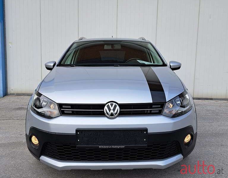 2015' Volkswagen Polo photo #3