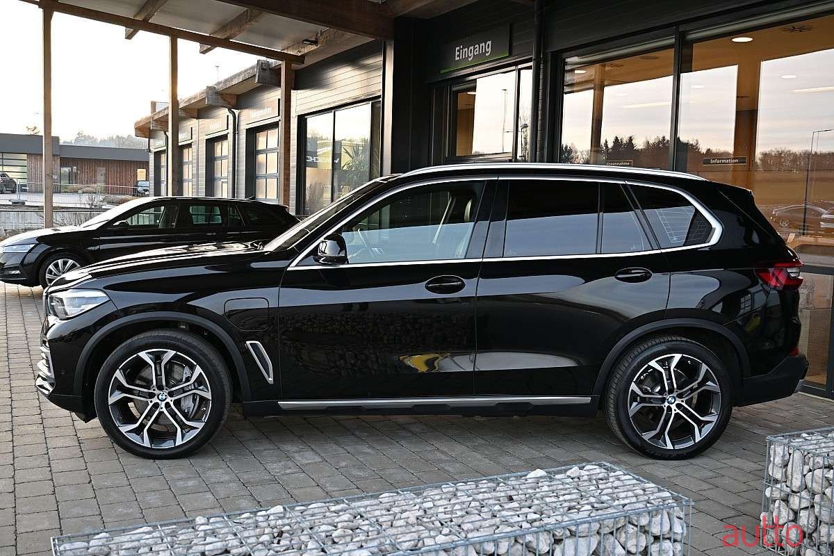 2021' BMW X5 photo #2