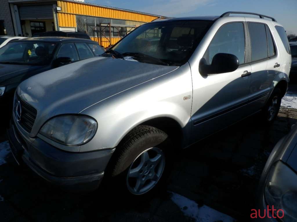 1999' Mercedes-Benz M-Klasse photo #3