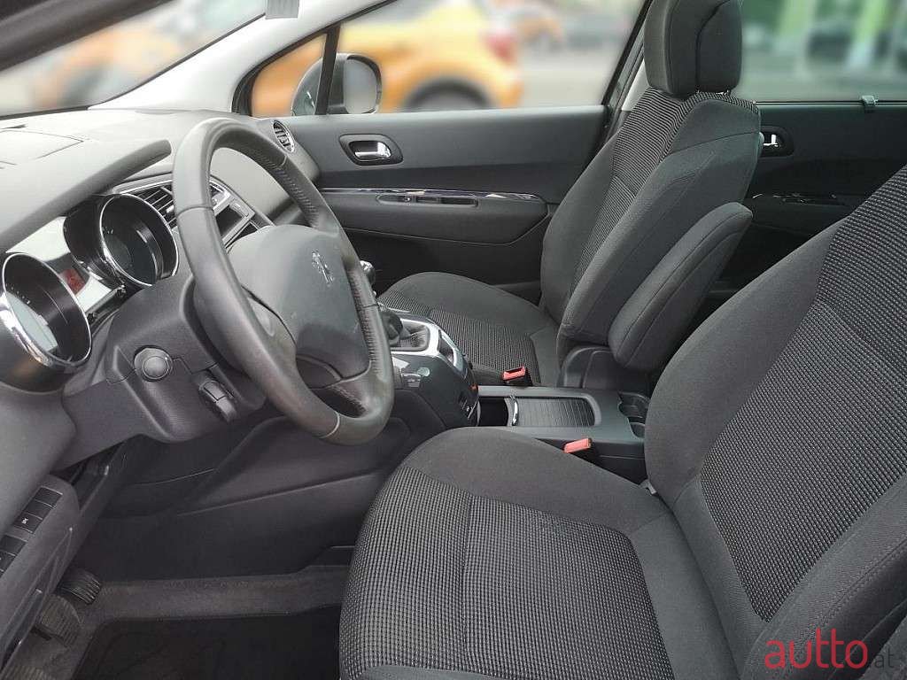 2013' Peugeot 5008 photo #6