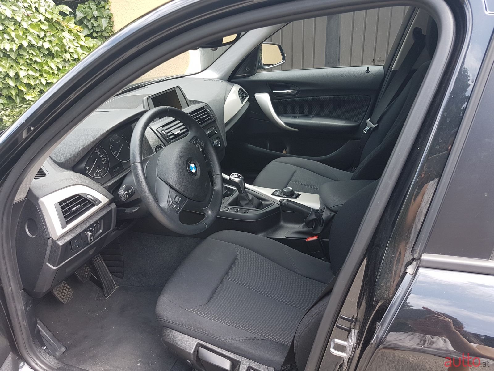 2014' BMW 1 Series 5 Door photo #5