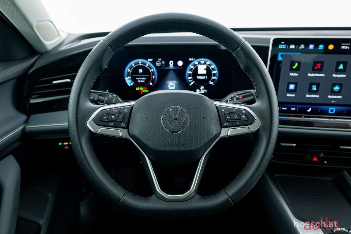 2024' Volkswagen Passat photo #6