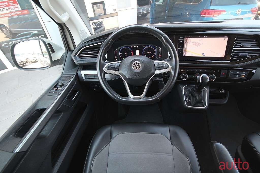 2020' Volkswagen Multivan photo #4