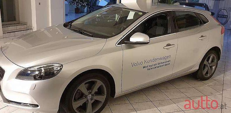 2016' Volvo V40 photo #2