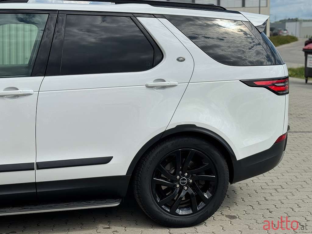 2017' Land Rover Discovery photo #6