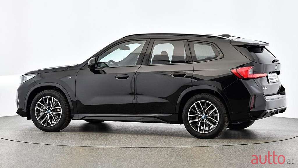 2024' BMW iX1 photo #5