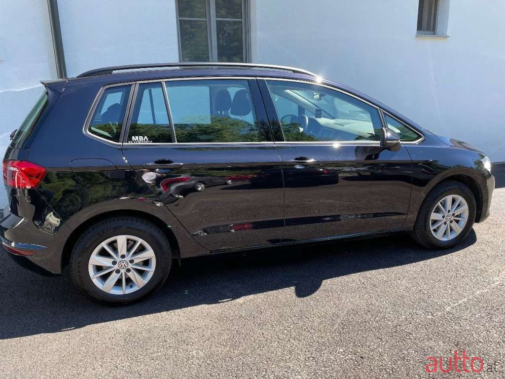 2015' Volkswagen Golf photo #6