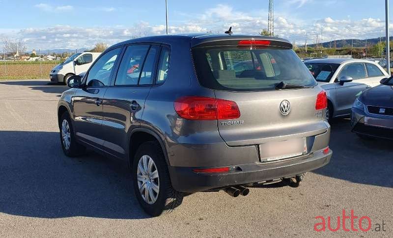 2012' Volkswagen Tiguan photo #3