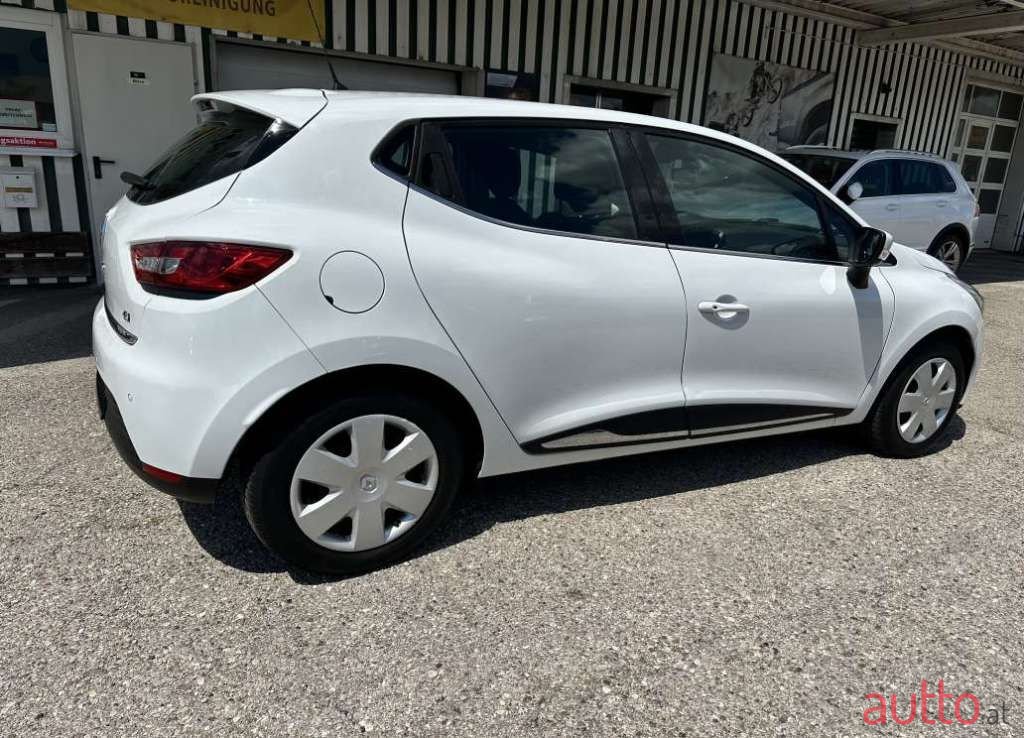 2014' Renault Clio photo #6