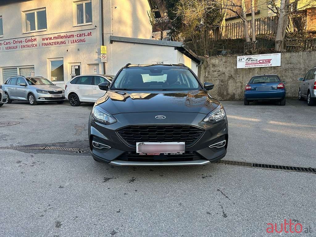 2020' Ford Focus photo #2