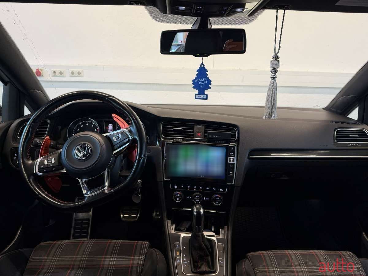 2014' Volkswagen Golf photo #6