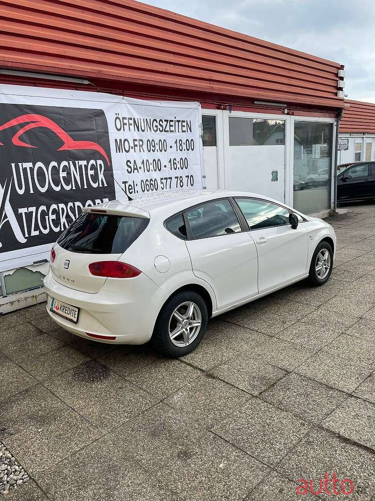 2011' SEAT Leon photo #6