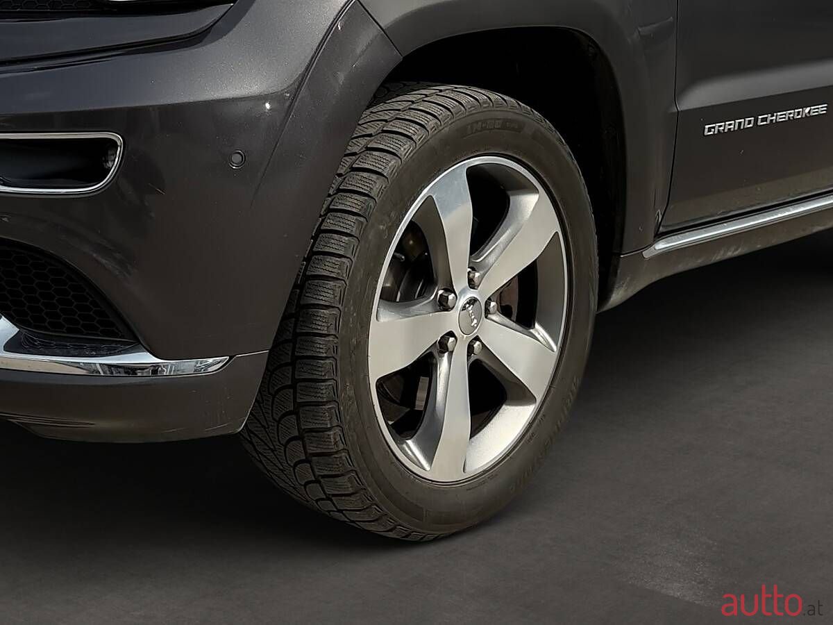 2016' Jeep Grand Cherokee photo #6