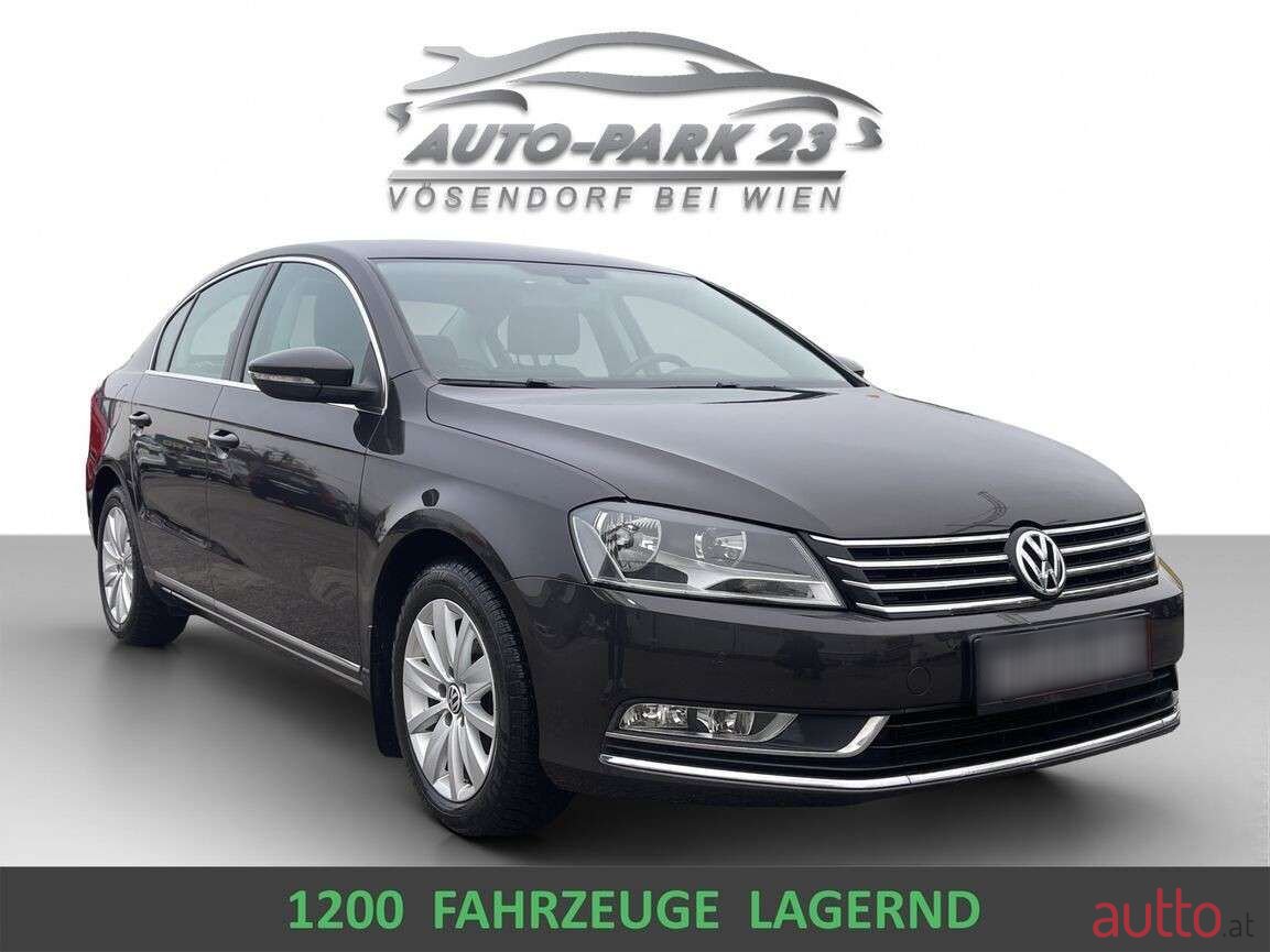2011' Volkswagen Passat photo #3