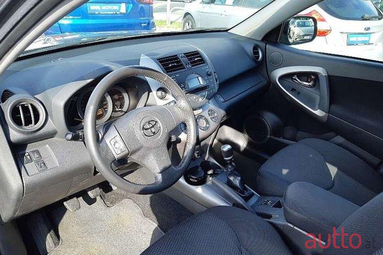 2006' Toyota RAV4 photo #3