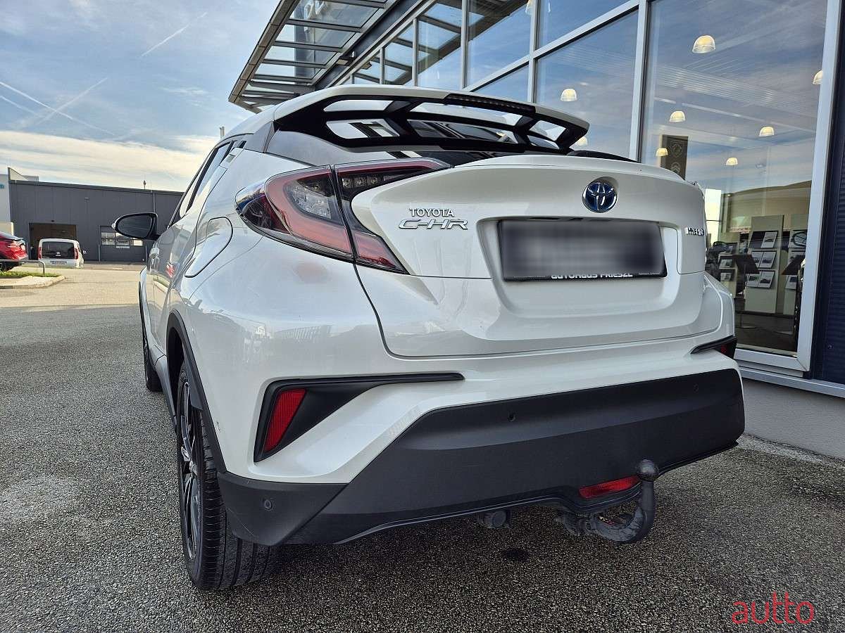 2017' Toyota C-HR photo #4