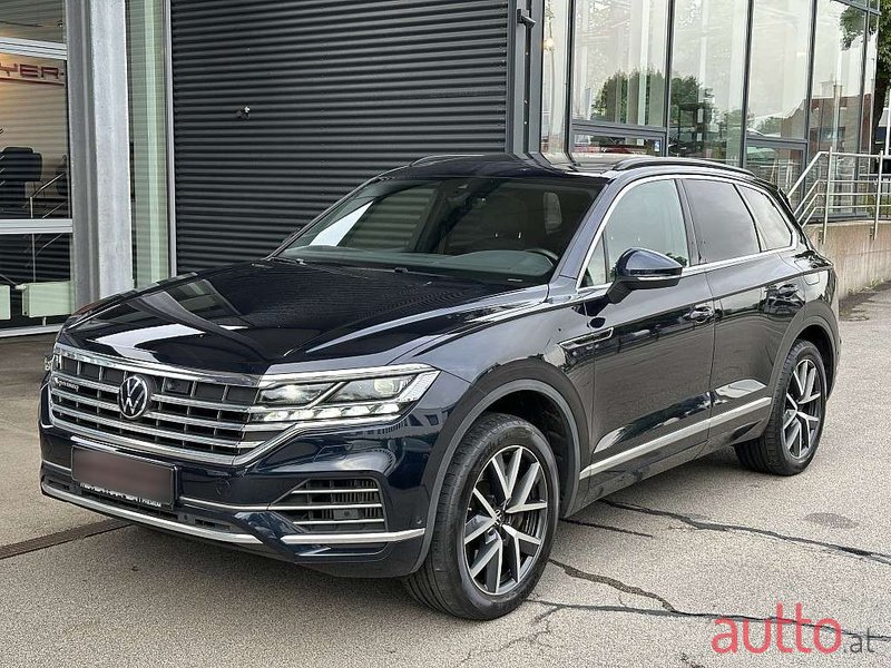 2021' Volkswagen Touareg photo #1