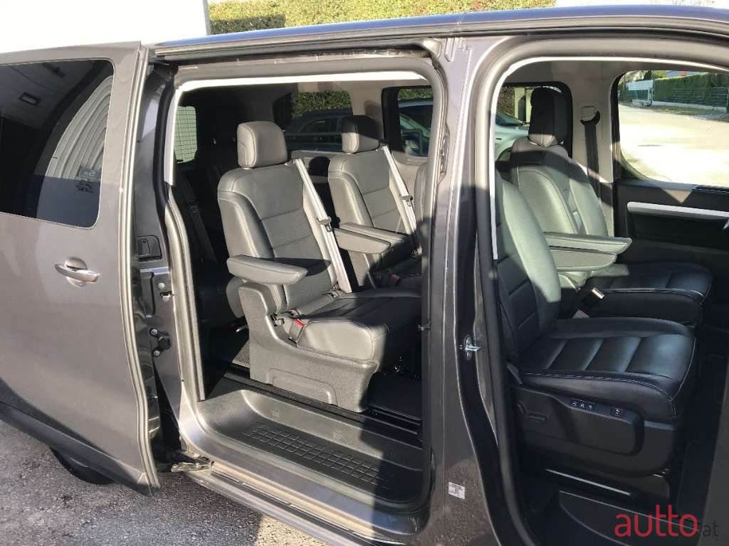 2022' Peugeot Traveller photo #6