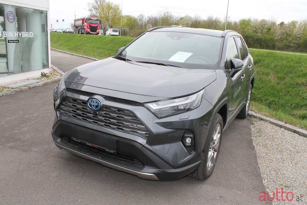 2024' Toyota RAV4 photo #1