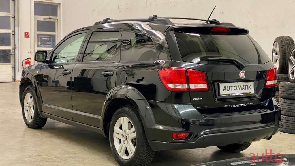 2012' Fiat Freemont photo #3