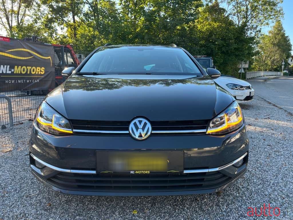 2018' Volkswagen Golf photo #2