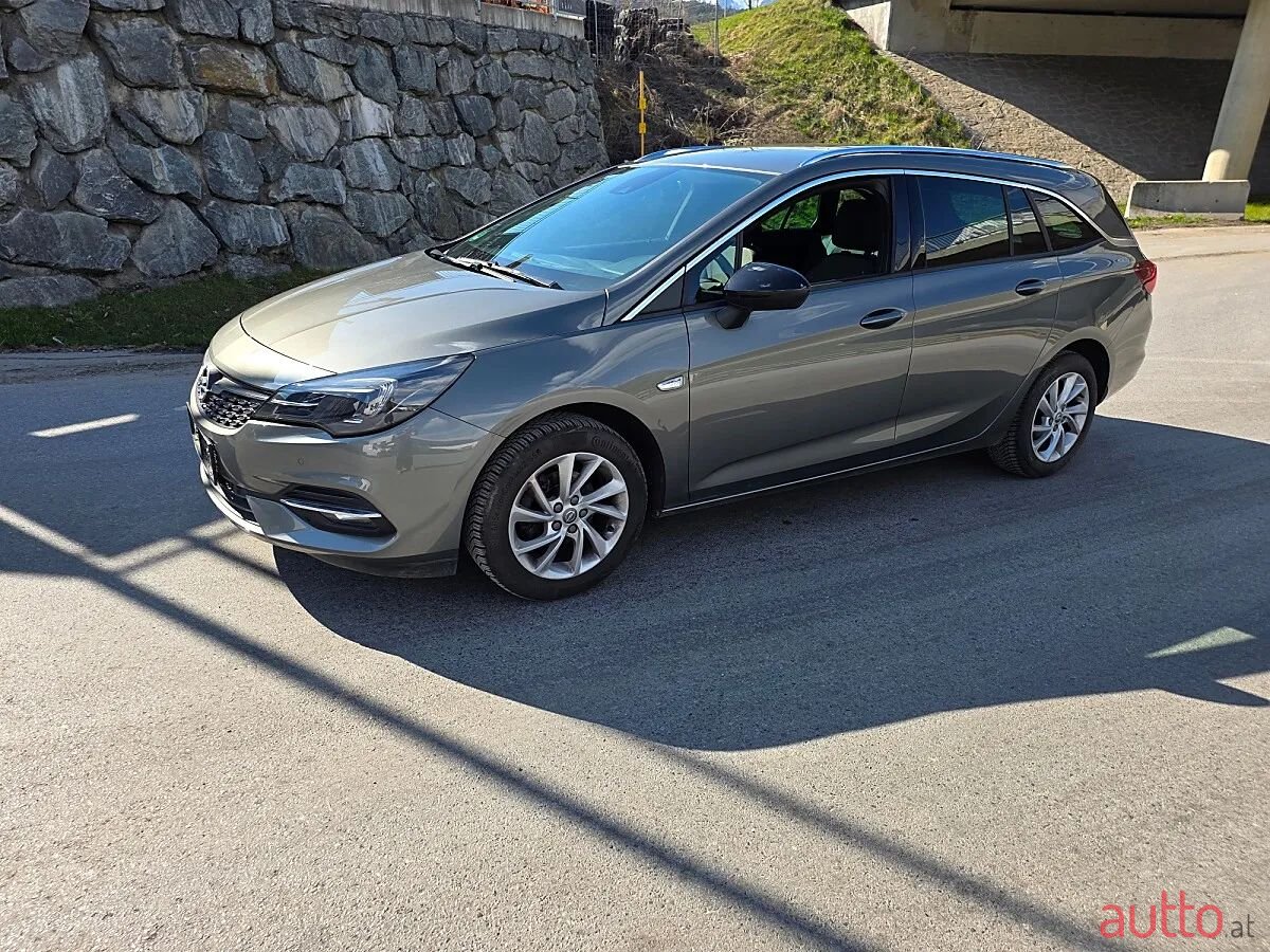 2022' Opel Astra photo #2