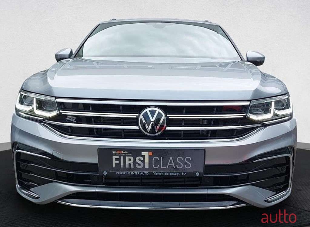 2023' Volkswagen Tiguan photo #3