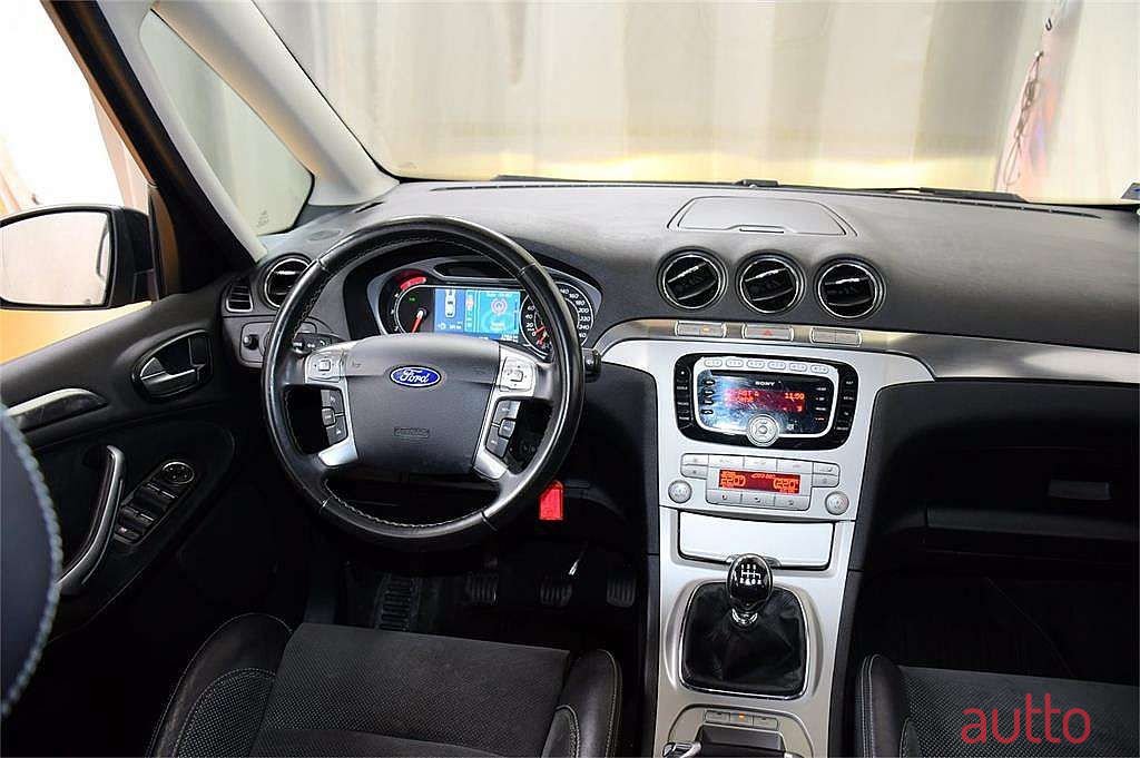 2009' Ford Galaxy photo #2