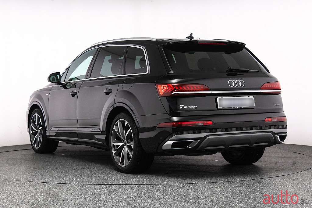 2021' Audi Q7 photo #3