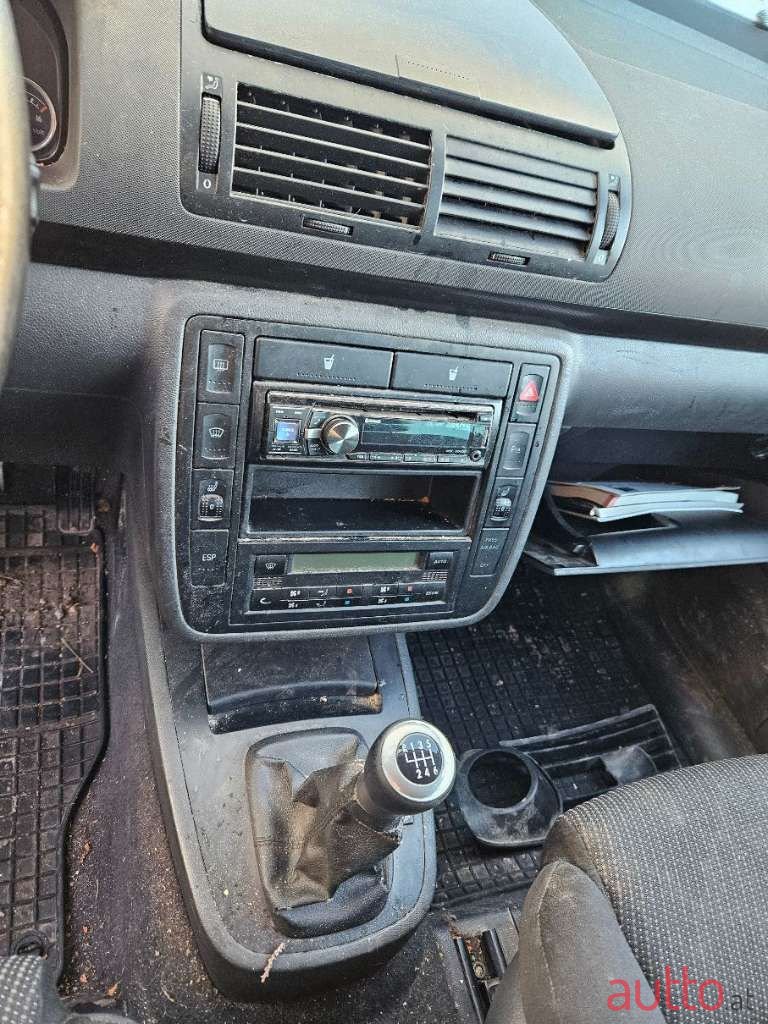 2009' SEAT Alhambra photo #4