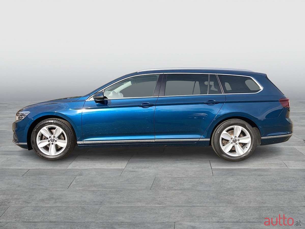 2022' Volkswagen Passat photo #2