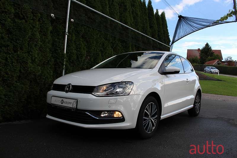 2017' Volkswagen Polo photo #1