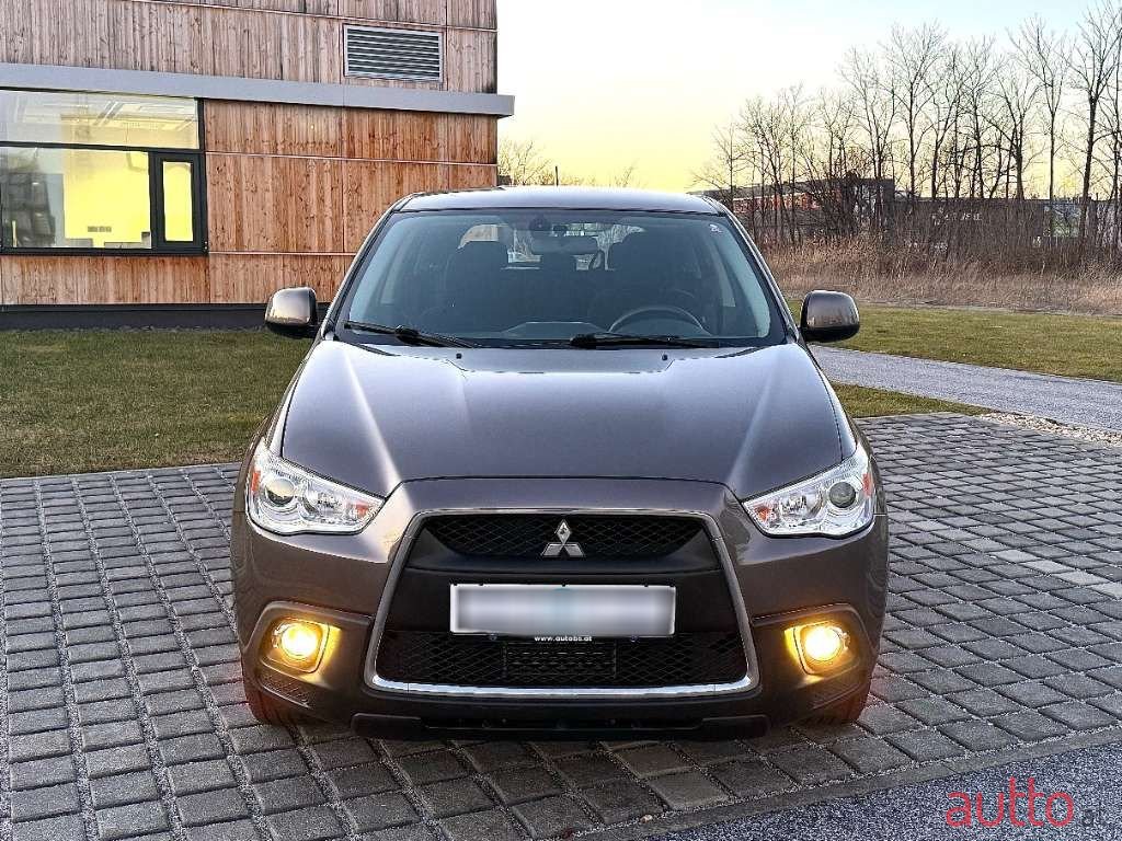 2011' Mitsubishi ASX photo #2