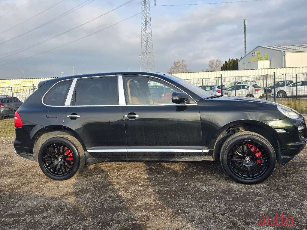 2009' Porsche Cayenne photo #4