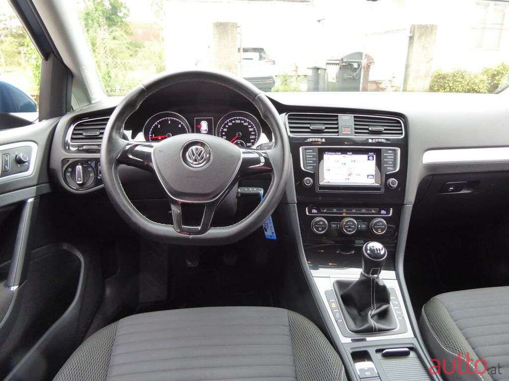 2015' Volkswagen Golf photo #6