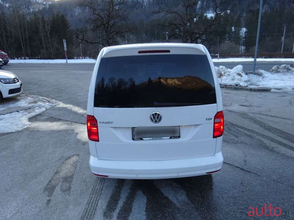 2017' Volkswagen Caddy photo #6