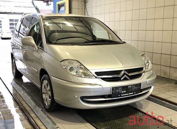 2012' Citroen C8 photo #1